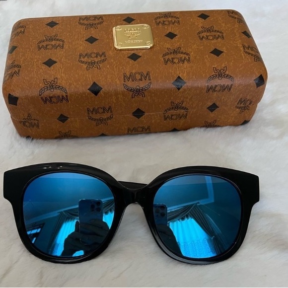 NWOT Ladies MCM Black Sunglasses With Original Case And Cloth - Picture 11 of 11